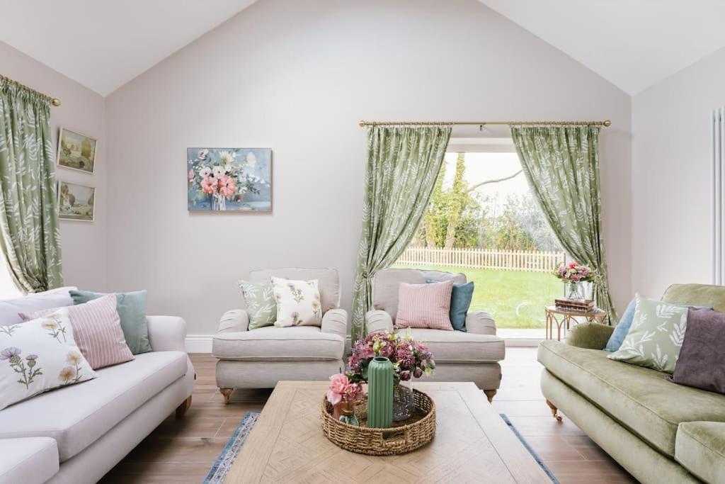The Farmhouse At Corrstown Village ポートラッシュ エクステリア 写真