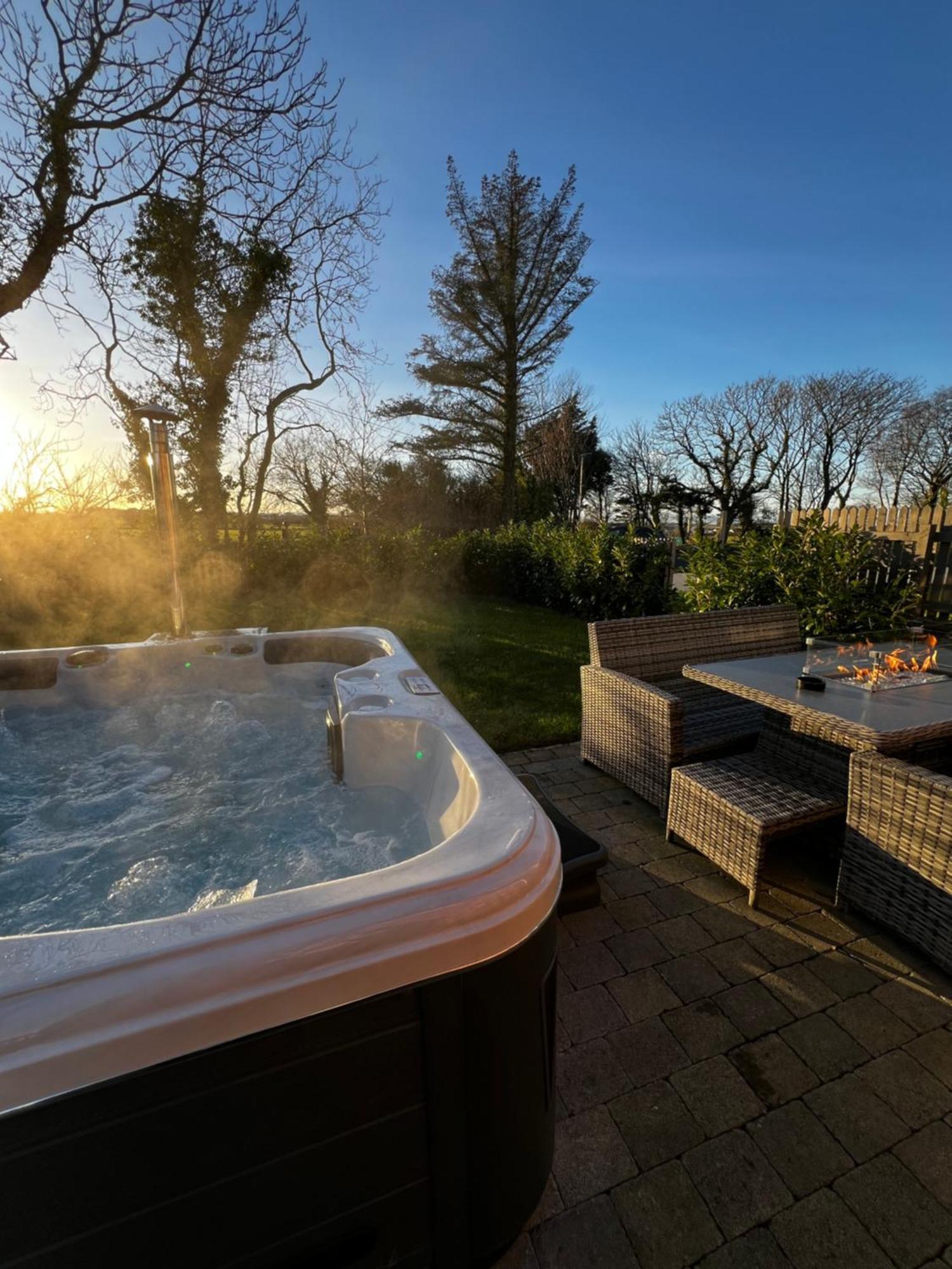 The Farmhouse At Corrstown Village ポートラッシュ エクステリア 写真